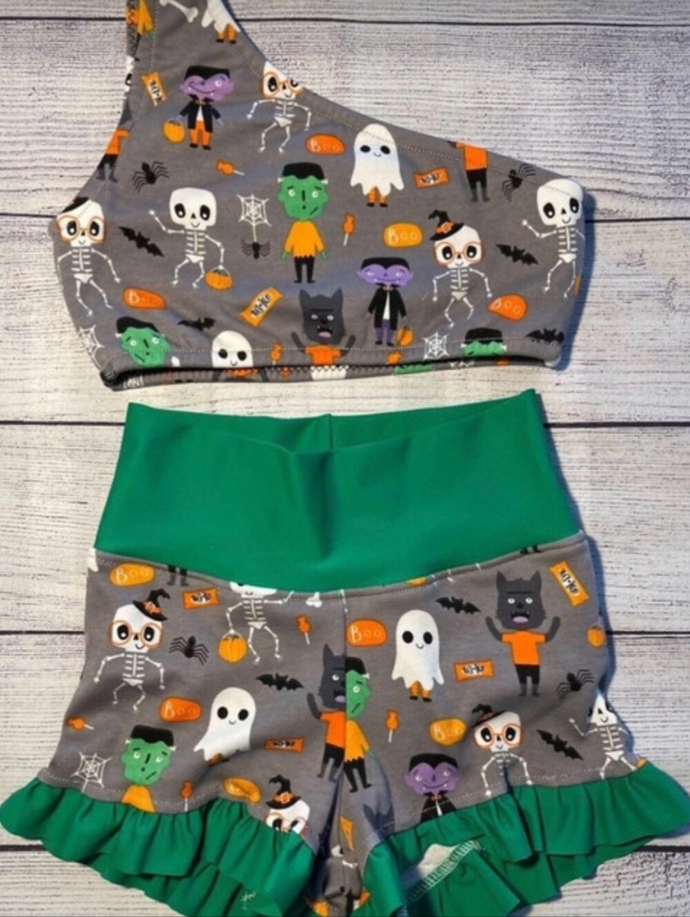 Girl Size Small/7-8 Halloween Print Activewear 2-Piece Set in Gray & Green, NWT